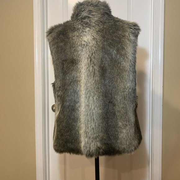 Women’s Reversible Fur Nylon Vest Size Large - Picture 3 of 3
